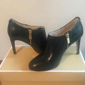Michael kors Sammy ankle boots, black, size 7,